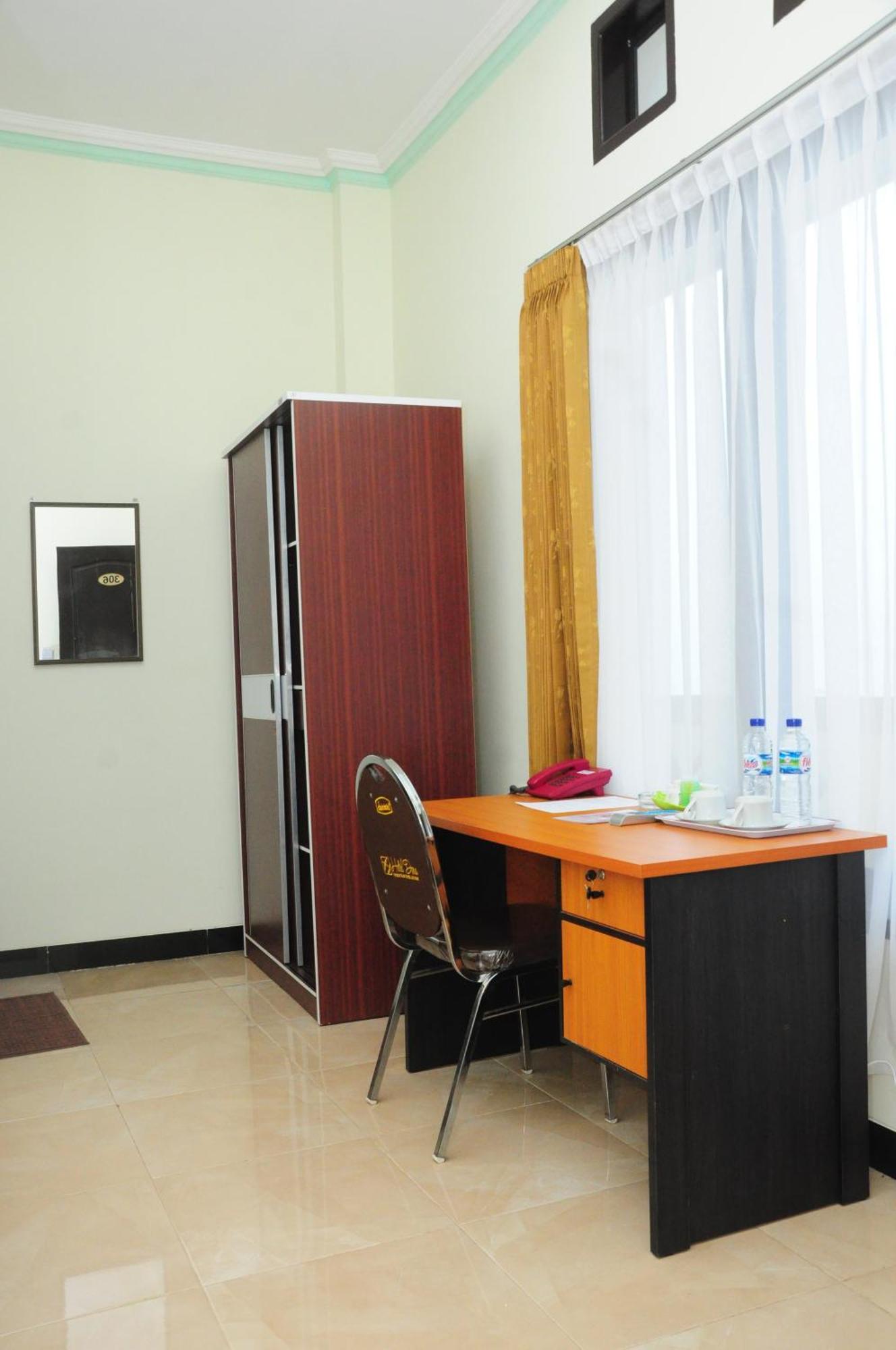 Dena Hotel Soe Buitenkant foto