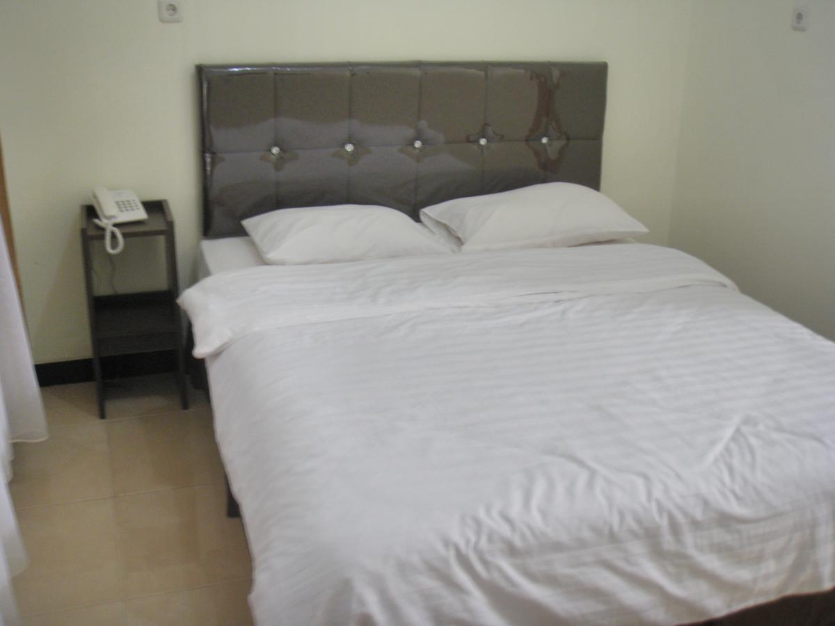 Dena Hotel Soe Buitenkant foto