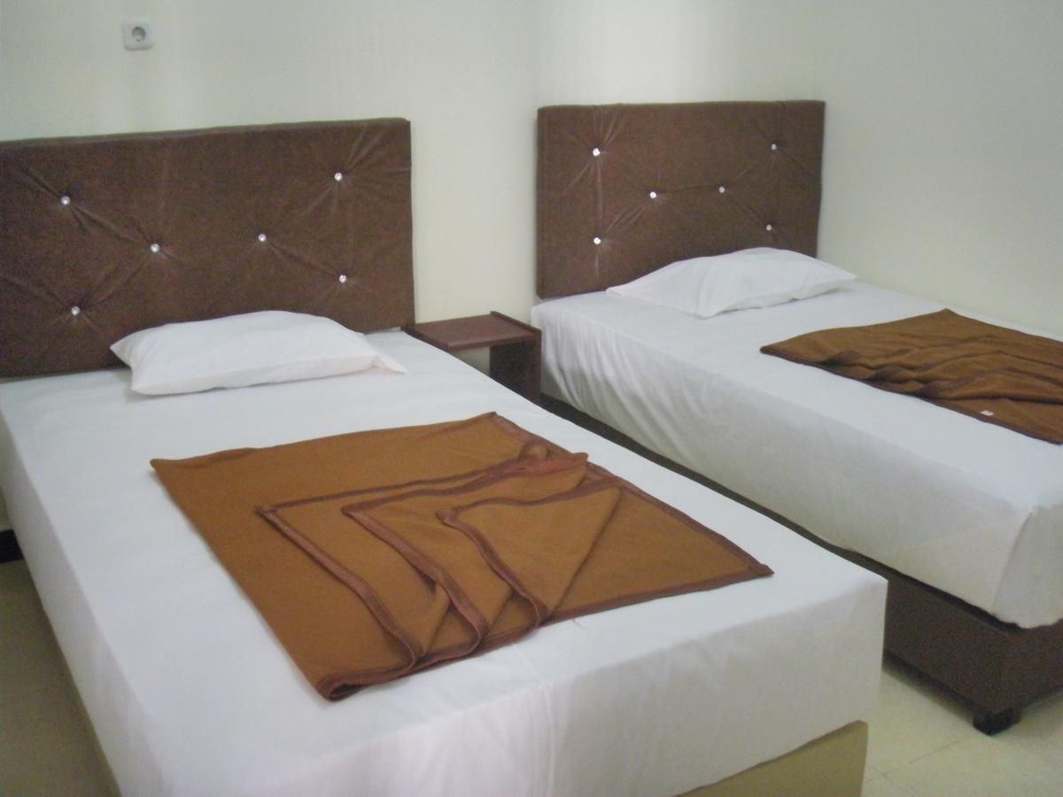 Dena Hotel Soe Buitenkant foto