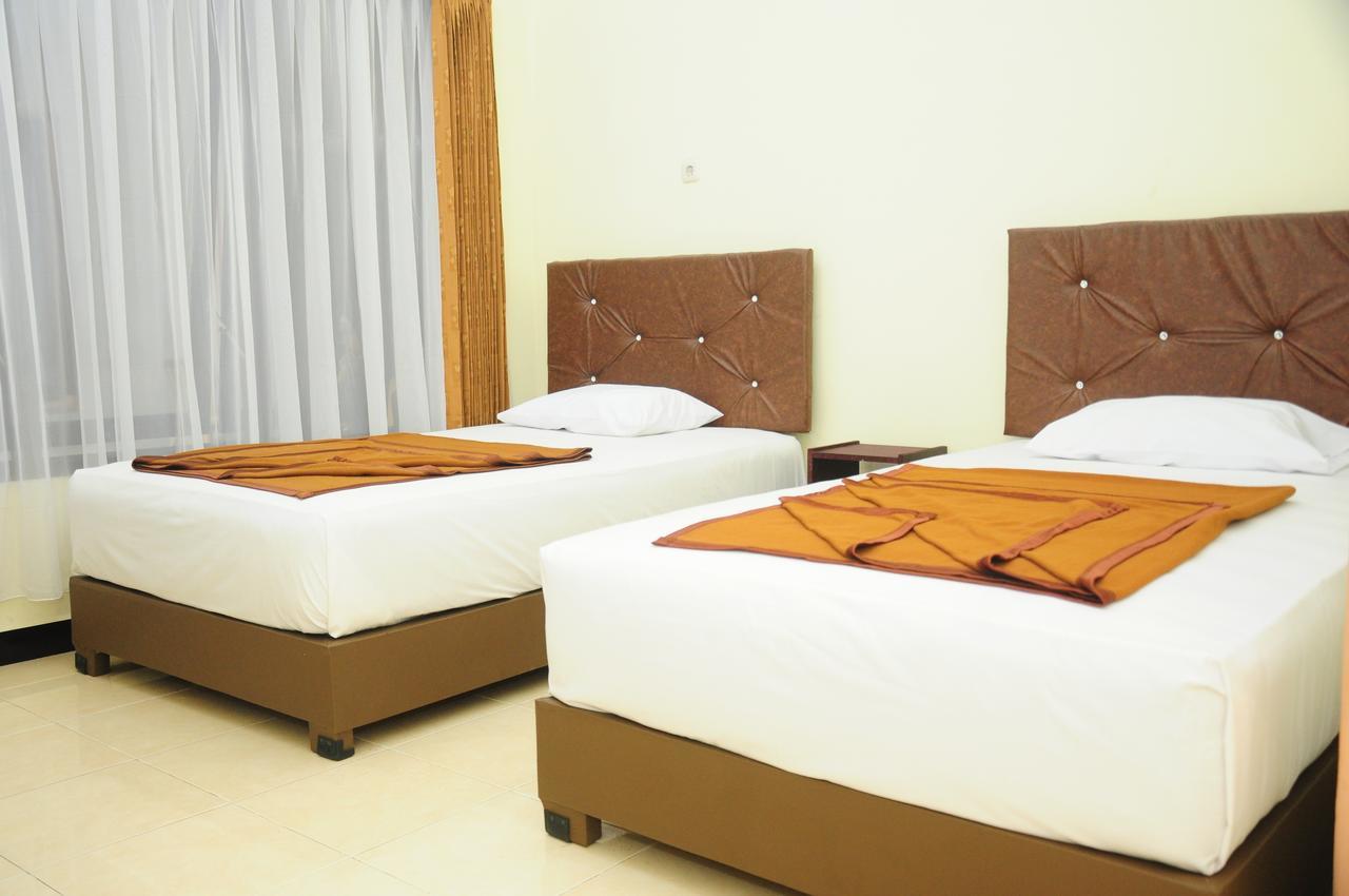 Dena Hotel Soe Buitenkant foto