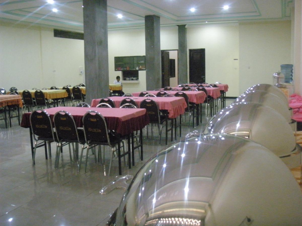 Dena Hotel Soe Buitenkant foto