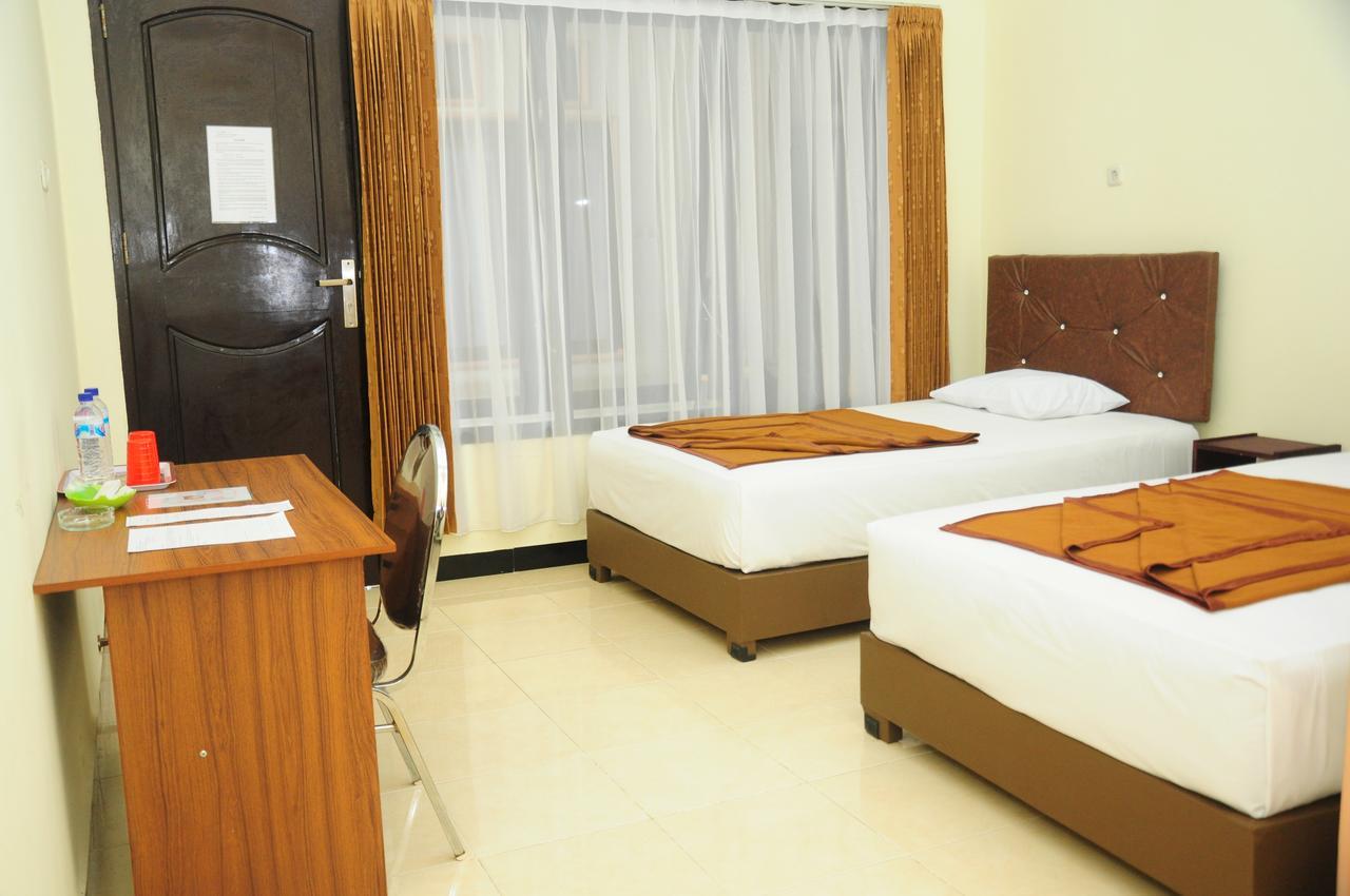 Dena Hotel Soe Buitenkant foto